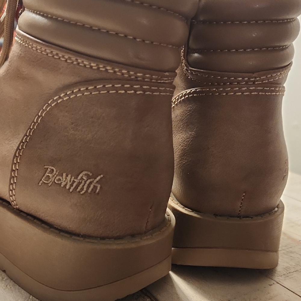 Stylish Women's Lace-Up Boots in Tan - Picture 2 of 6
